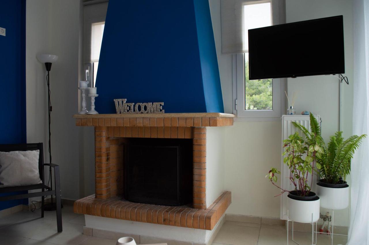 Apartment Blue And White Schinias