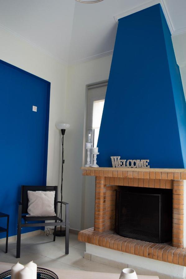 Blue And White Apartment *